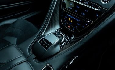 Aston Martin DBS Superleggera 22