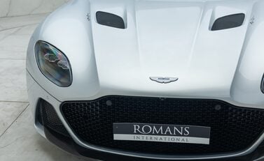 Aston Martin DBS Superleggera 29