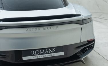 Aston Martin DBS Superleggera 30