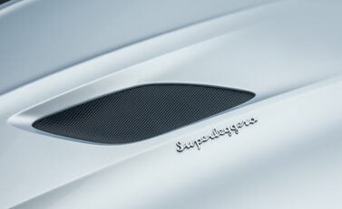 Aston Martin DBS Superleggera 32