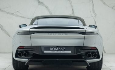Aston Martin DBS Superleggera 8