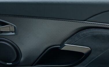 Aston Martin DBS Superleggera 27