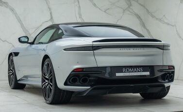 Aston Martin DBS Superleggera 9