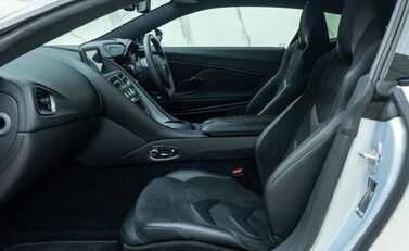 Aston Martin DBS Superleggera 16