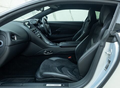 Aston Martin DBS Superleggera 16