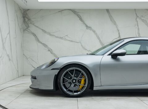Porsche 911 GT3 TOURING (992) 40