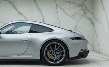 Porsche 911 GT3 TOURING (992) 41