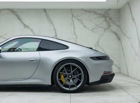 Porsche 911 GT3 TOURING (992) 41