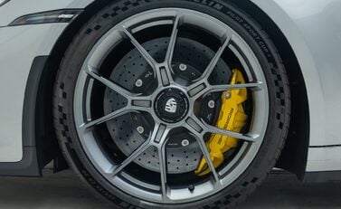 Porsche 911 GT3 TOURING (992) 32