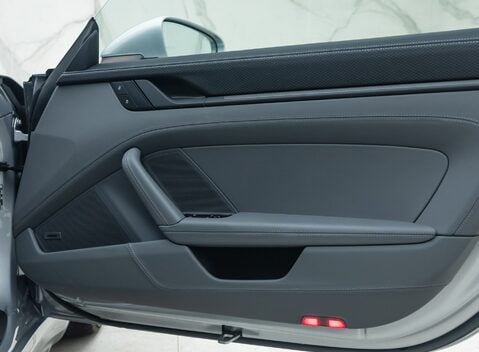 Porsche 911 GT3 TOURING (992) 30