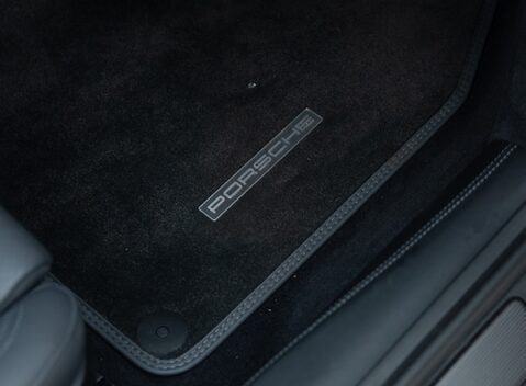 Porsche 911 GT3 TOURING (992) 28