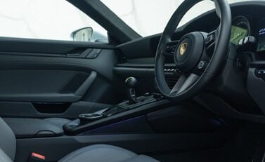 Porsche 911 GT3 TOURING (992) 13