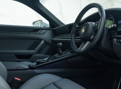 Porsche 911 GT3 TOURING (992) 13