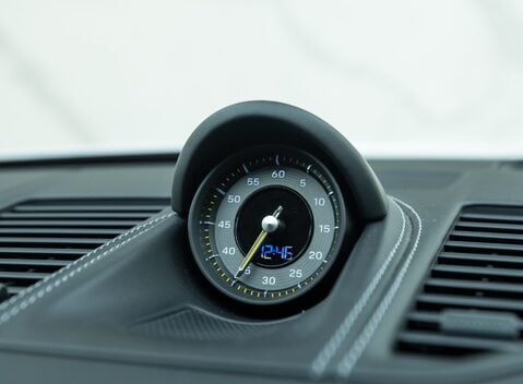 Porsche 911 GT3 TOURING (992) 21