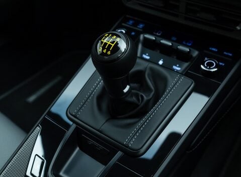 Porsche 911 GT3 TOURING (992) 25