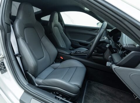 Porsche 911 GT3 TOURING (992) 15