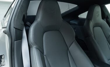 Porsche 911 GT3 TOURING (992) 16