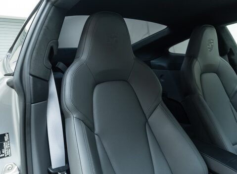 Porsche 911 GT3 TOURING (992) 16