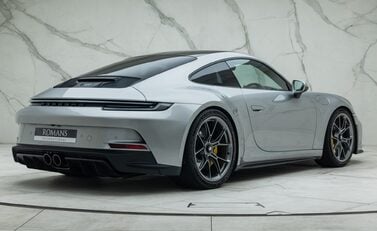 Porsche 911 GT3 TOURING (992) 6