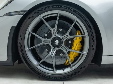 Porsche 911 GT3 TOURING (992)