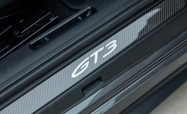Porsche 911 GT3 TOURING (992) 26