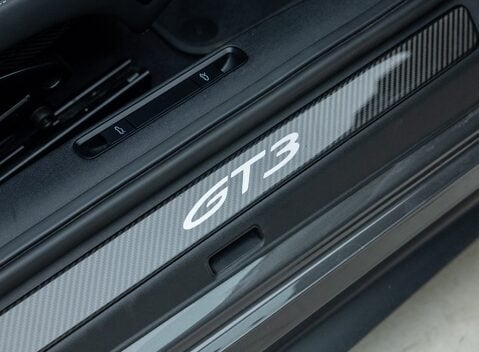 Porsche 911 GT3 TOURING (992) 26