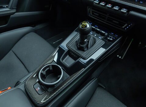 Porsche 911 GT3 TOURING (992) 24