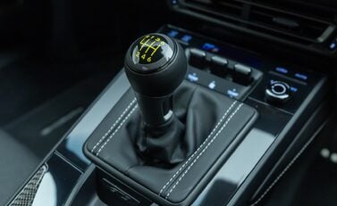 Porsche 911 GT3 TOURING (992) 23