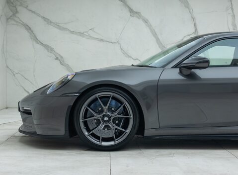 Porsche 911 GT3 TOURING (992) 37