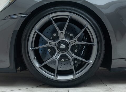 Porsche 911 GT3 TOURING (992) 29