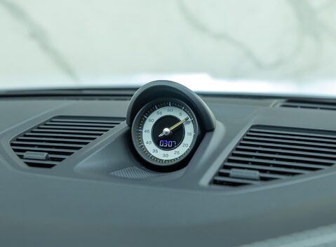 Porsche 911 GT3 TOURING (992) 19