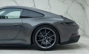 Porsche 911 GT3 TOURING (992) 38