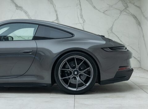 Porsche 911 GT3 TOURING (992) 38
