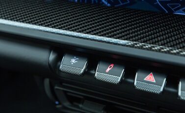 Porsche 911 GT3 TOURING (992) 21