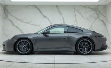 Porsche 911 GT3 TOURING (992) 5