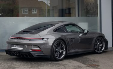 Porsche 911 GT3 TOURING (992) 4