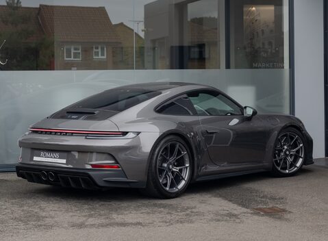 Porsche 911 GT3 TOURING (992) 4