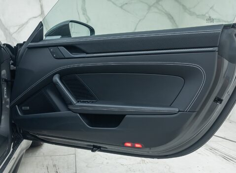 Porsche 911 GT3 TOURING (992) 27