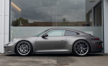 Porsche 911 GT3 TOURING (992) 3