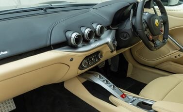 Ferrari F12 Berlinetta 18