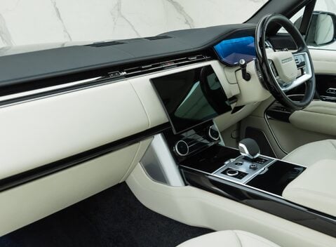 Land Rover Range Rover D350 AUTOBIOGRAPHY 24