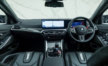 BMW M3 COMPETITION M XDRIVE TOURING 23