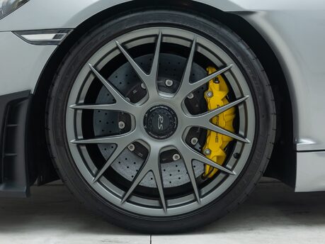 Porsche 718 SPYDER RS 