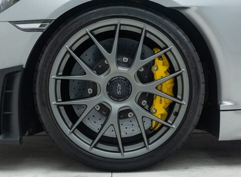 Porsche 718 SPYDER RS 29