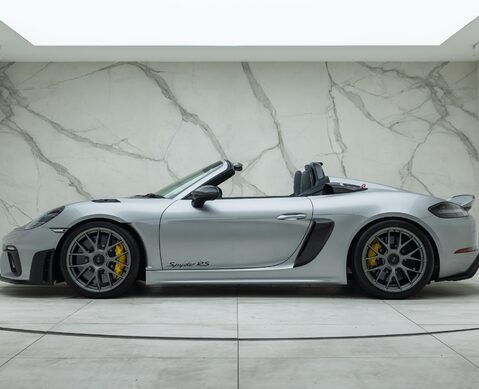 Porsche 718 SPYDER RS 