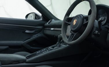 Porsche 718 SPYDER RS 16