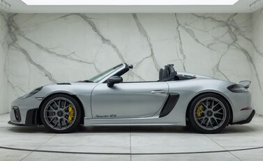Porsche 718 SPYDER RS 6