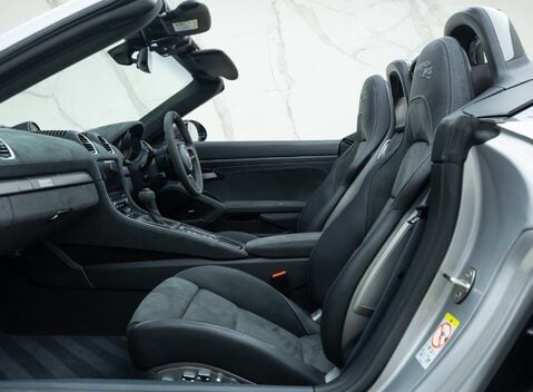 Porsche 718 SPYDER RS 19