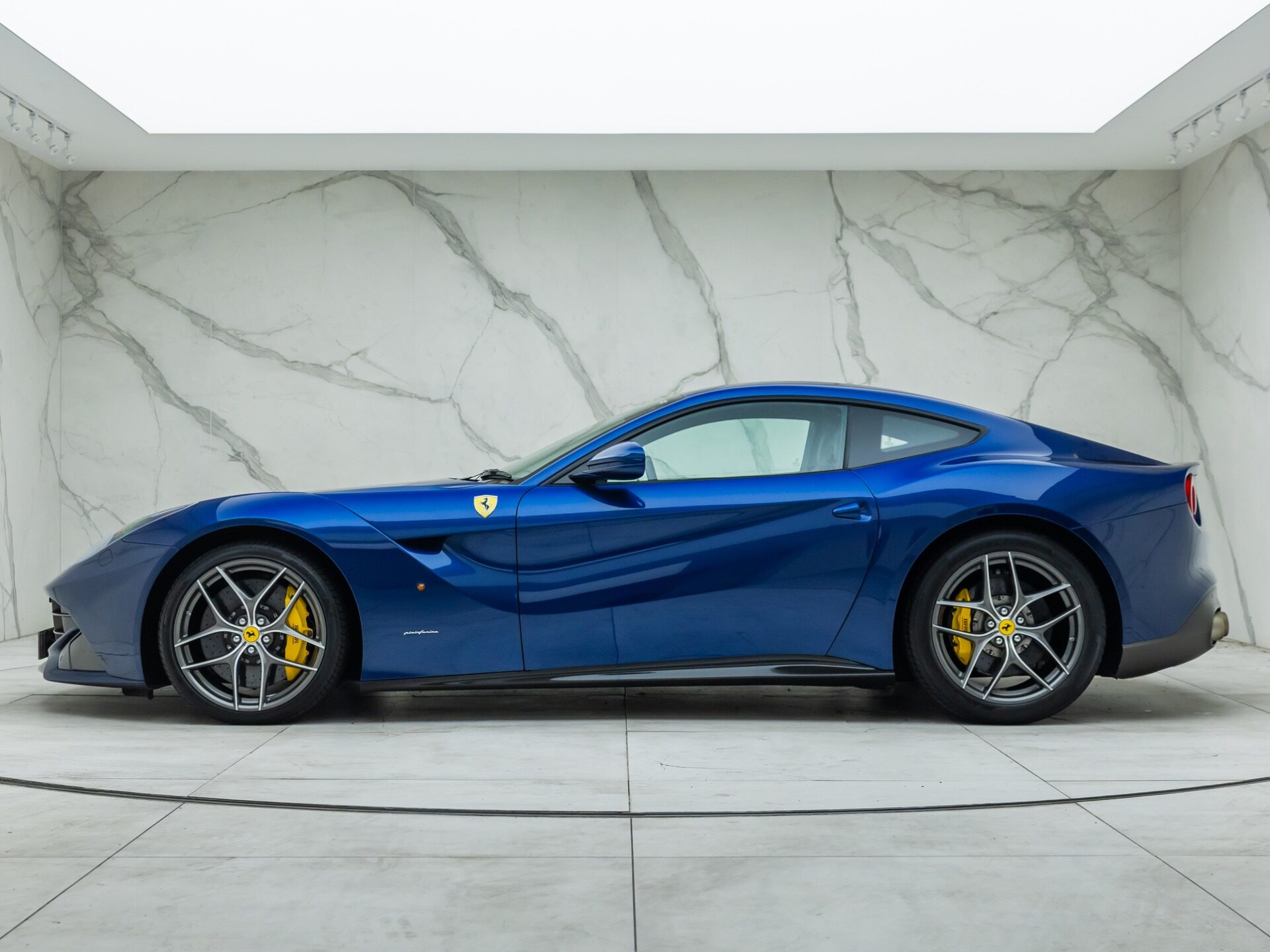 フェラーリ　DeAGOSTINI F12 Berlinetta No.56 青 フェラーリ DeAGOSTINI F12 Berlinetta No.56 青 - メルカリ