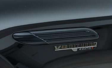 Mercedes-Benz SL Class SL63 AMG PERFORMANCE 33